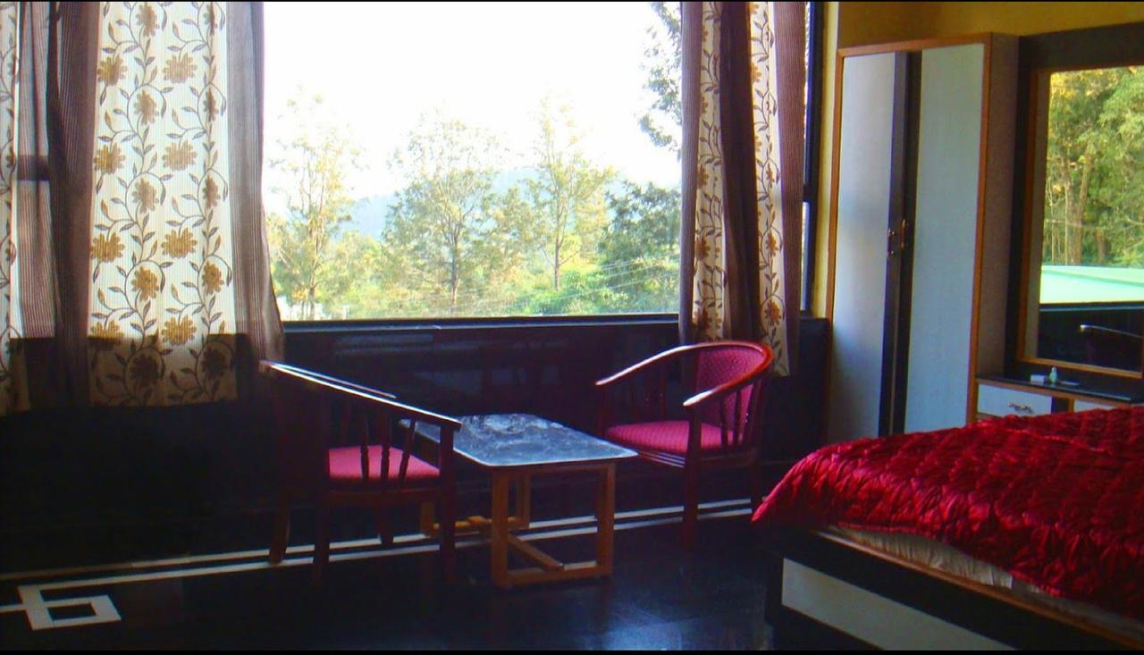 Bed and Breakfast Sri Durga Residency Йеркод Экстерьер фото